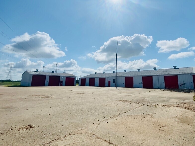 More Photos Of 2309 Zapata St, Freeport Warehouse For Lease