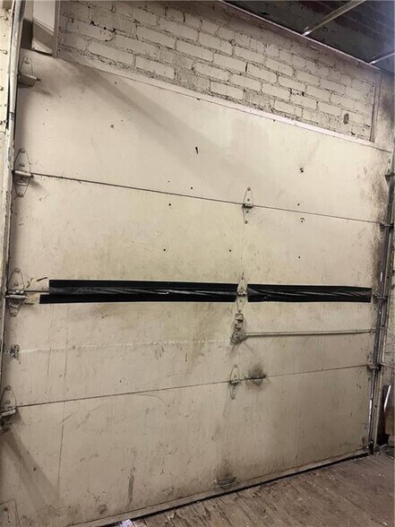 More Photos Of 1621 N 25th St, Kansas City Light Manufacturing For Sale