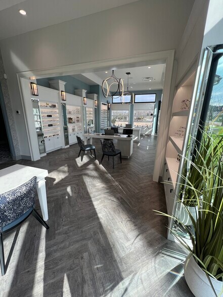 More Photos Of 1624 W Main St, Franklin Storefront Retail Office For Sale