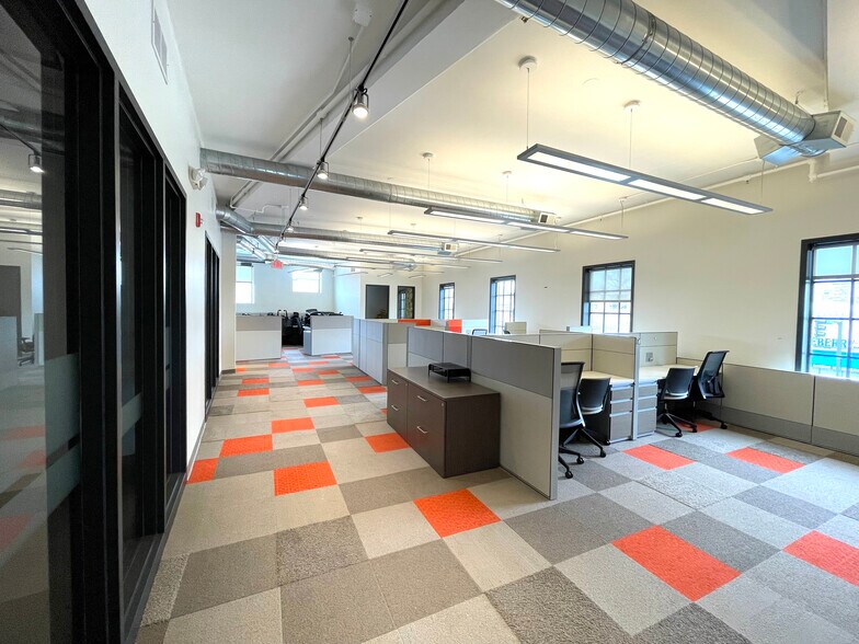 More Photos Of 1 W Harris Ave, La Grange Office For Lease