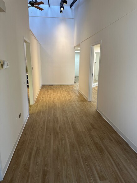 More Photos Of 17500-17516 S Carriageway Dr, Hazel Crest Office For Sale