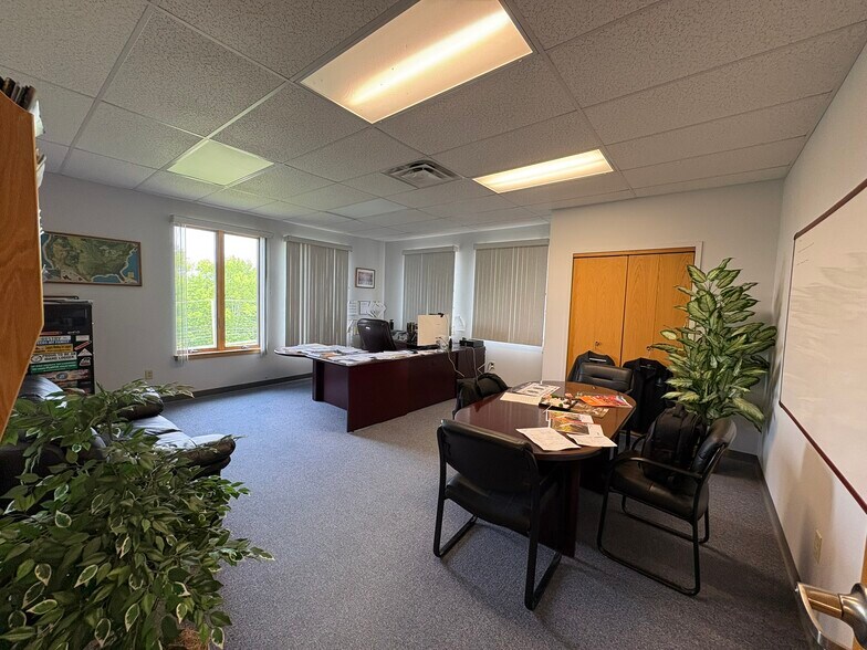 More Photos Of 1010 Kennedy Memorial Dr, Oakland Office For Sale