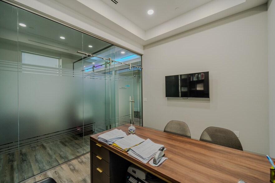 More Photos Of 3465 Platinum Dr, Mississauga Storefront Retail Office For Sale