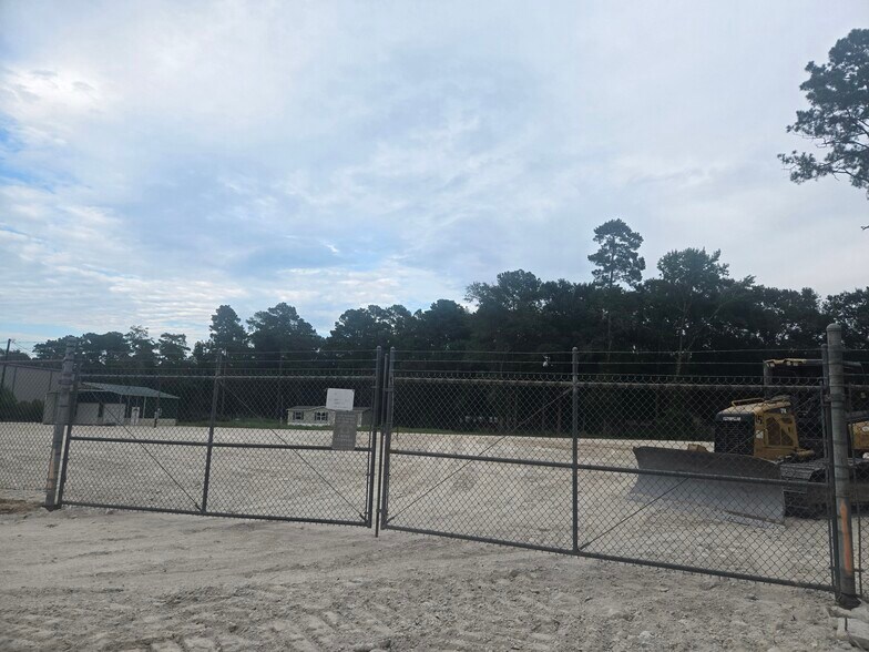 More Photos Of 12211 Carriage Ln, Conroe Land For Lease