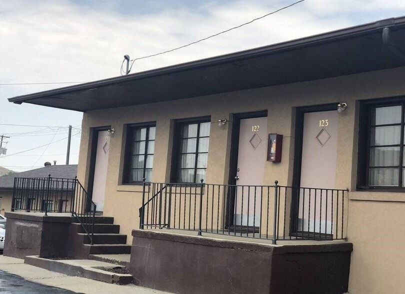 More Photos Of 75 Center St, Rock Springs Hotel For Sale