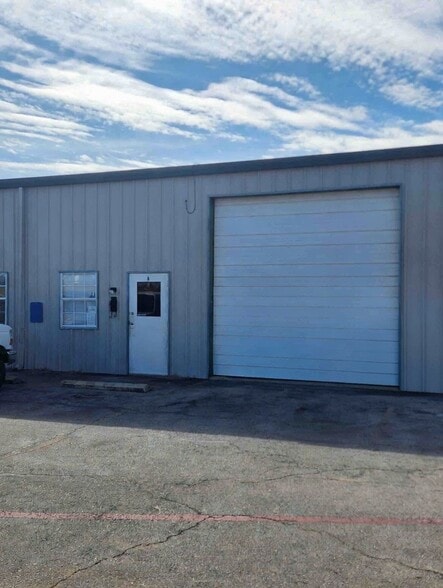 Primary Photo Of 908 N Twin Creek Dr, Killeen Warehouse For Lease