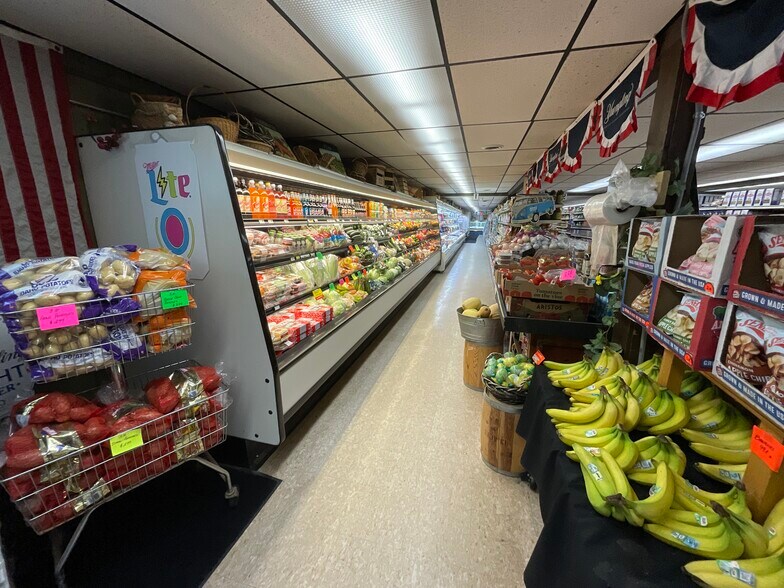 More Photos Of 56 N Howard Rd, Curtice Supermarket For Sale