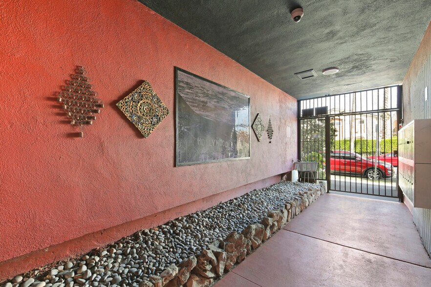 More Photos Of 1719 N Wilton Pl, Los Angeles Apartments For Sale