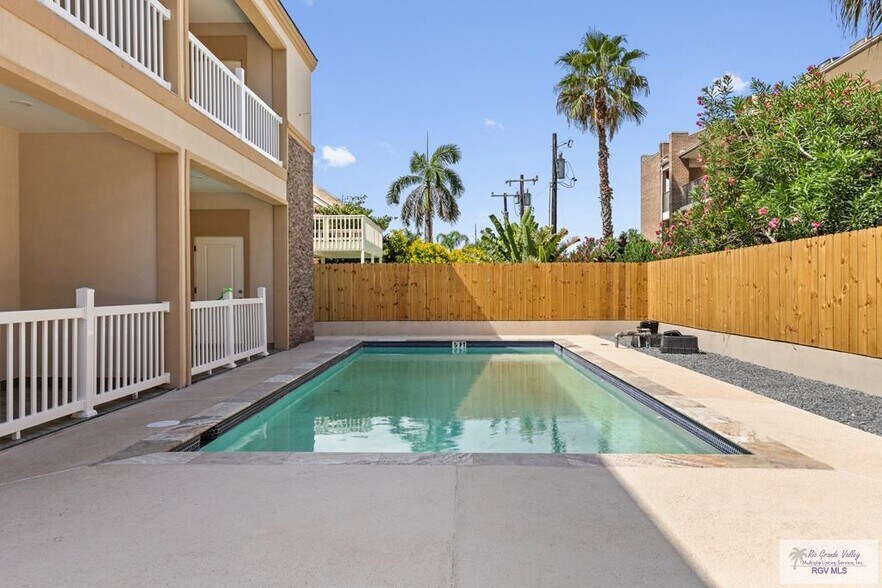 More Photos Of 116 E Cora Lee Dr, South Padre Island Apartments For Sale