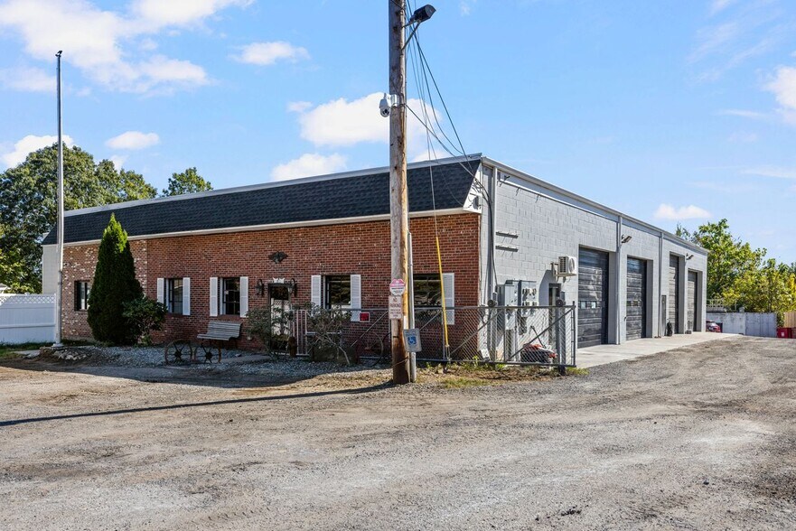 More Photos Of 30 Starr St, Johnston Warehouse For Lease