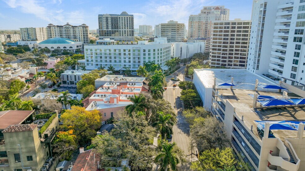 More Photos Of 1215 N Palm Ave, Sarasota Office For Sale