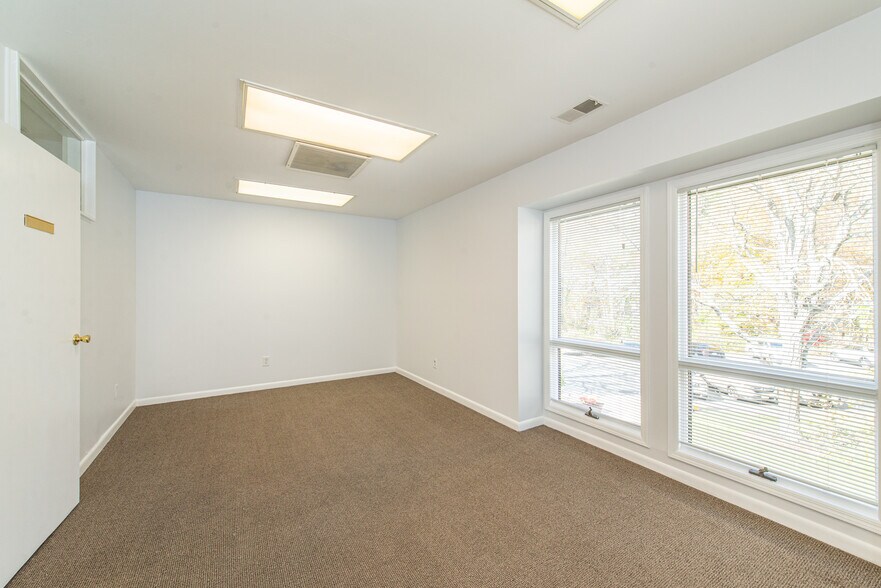 More Photos Of 150 River Rd, Montville Business Park For Lease