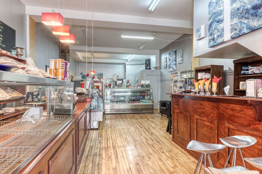 More Photos Of 1835-1841 Rue Ontario E, Montréal Storefront Retail Residential For Lease
