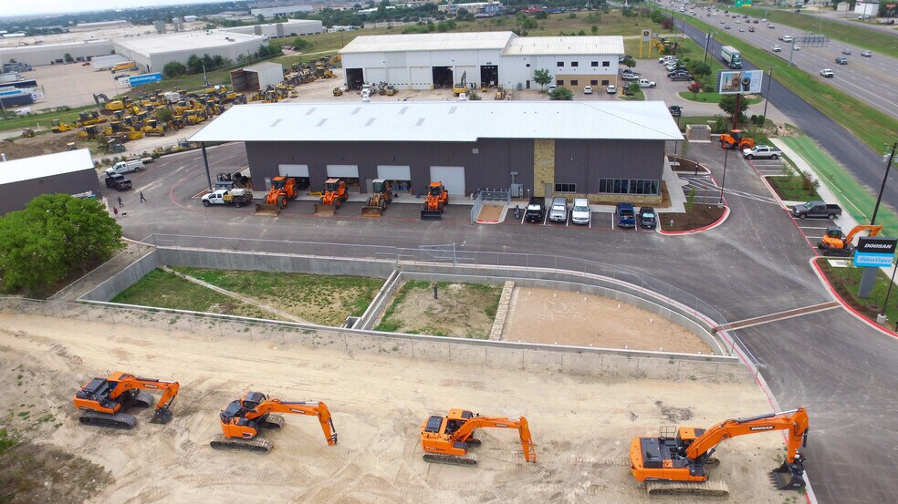 More Photos Of 16445 N Interstate 35, Pflugerville Warehouse For Sale