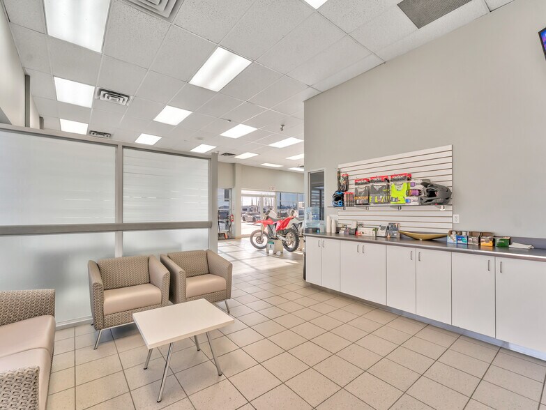 More Photos Of 1276 Trans Canada Way SE, Medicine Hat Showroom For Sale