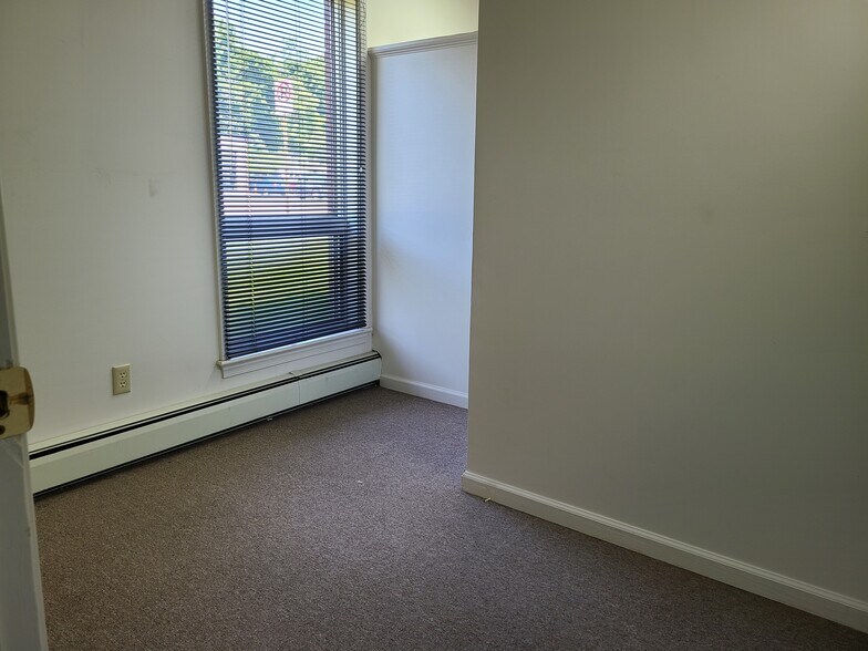 More Photos Of 349 York Rd, Willow Grove Medical For Lease