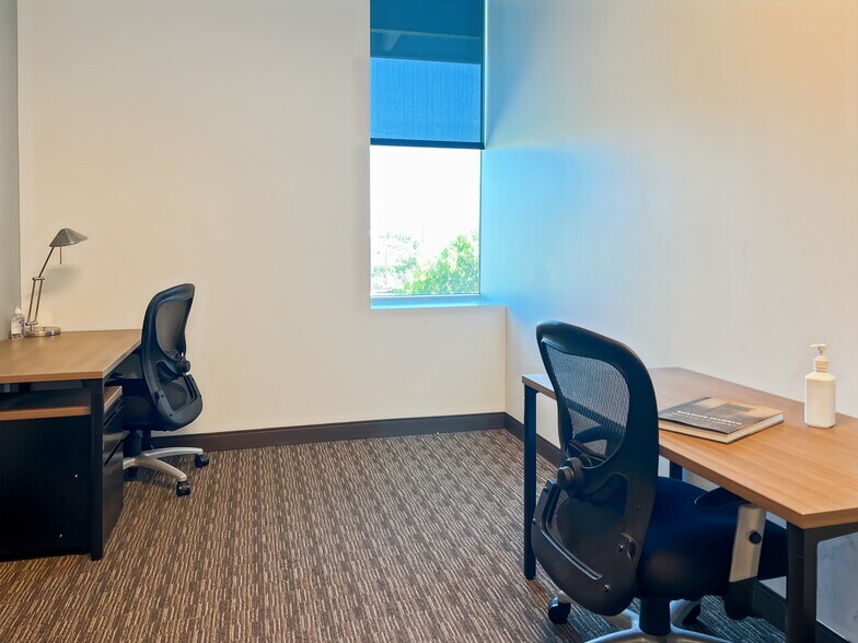 More Photos Of 25350 Magic Mountain Pky, Valencia Coworking Space