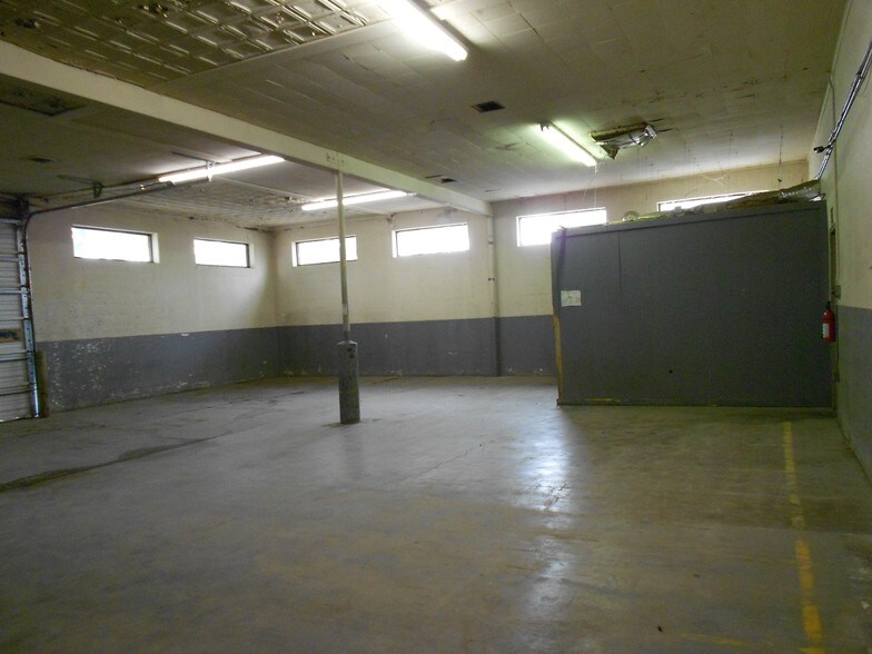 More Photos Of 218 Elm St, Abilene Flex For Sale