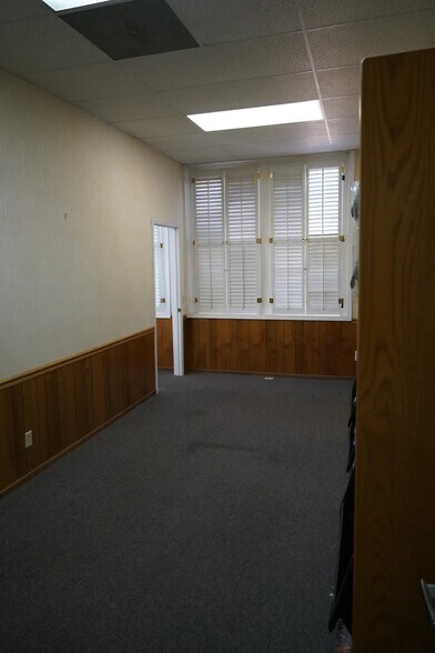 More Photos Of 201 Oneal St, Belton Office For Sale