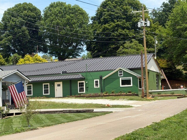 Primary Photo Of 68 Circle Dr, Marion Light Manufacturing For Sale