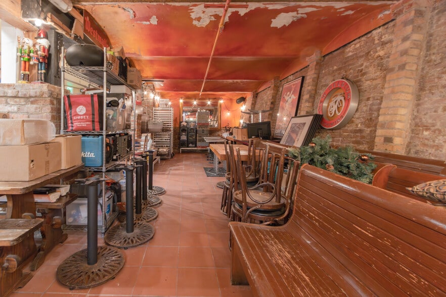 More Photos Of 800 Greenwich St, San Francisco Storefront Retail Residential For Lease