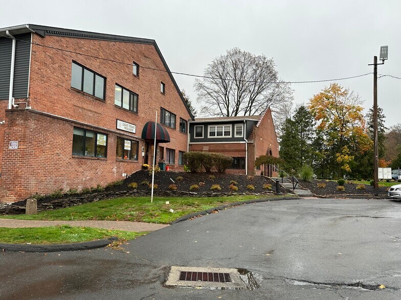 More Photos Of 35 N Main St, Southington Medical For Lease