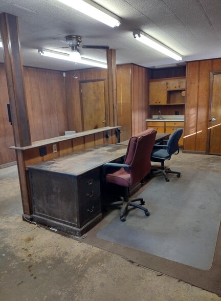 More Photos Of 3746 N 16th St, Orange Industrial For Sale