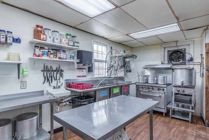 More Photos Of 122 E Poplar St, Nanticoke Restaurant For Sale
