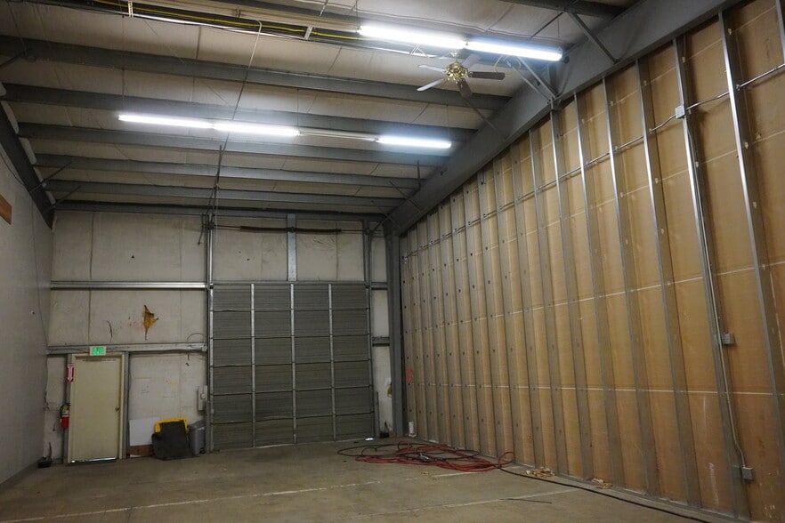 More Photos Of 5317 NE Saint Johns Rd, Vancouver Warehouse For Lease