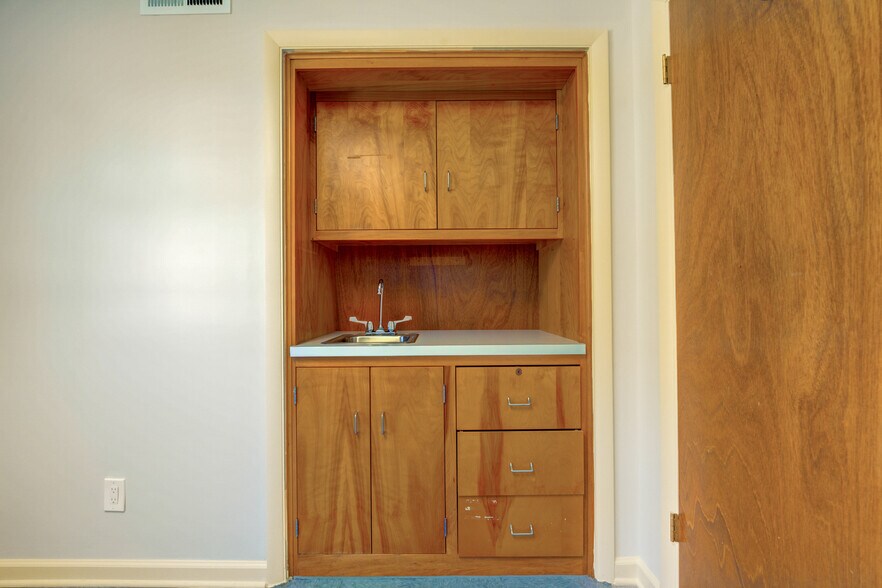 More Photos Of 4410 74th Ave, Hyattsville Medical For Lease