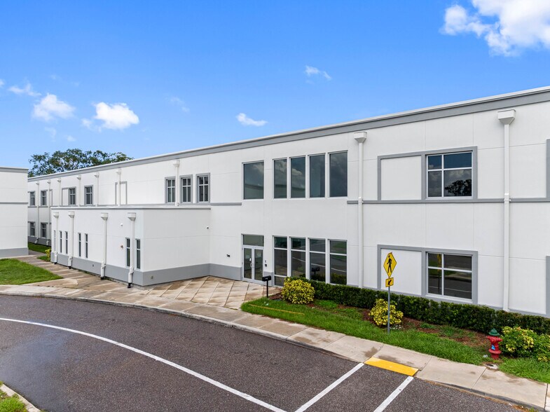 More Photos Of 13901 Sheldon Rd, Tampa Schools For Lease
