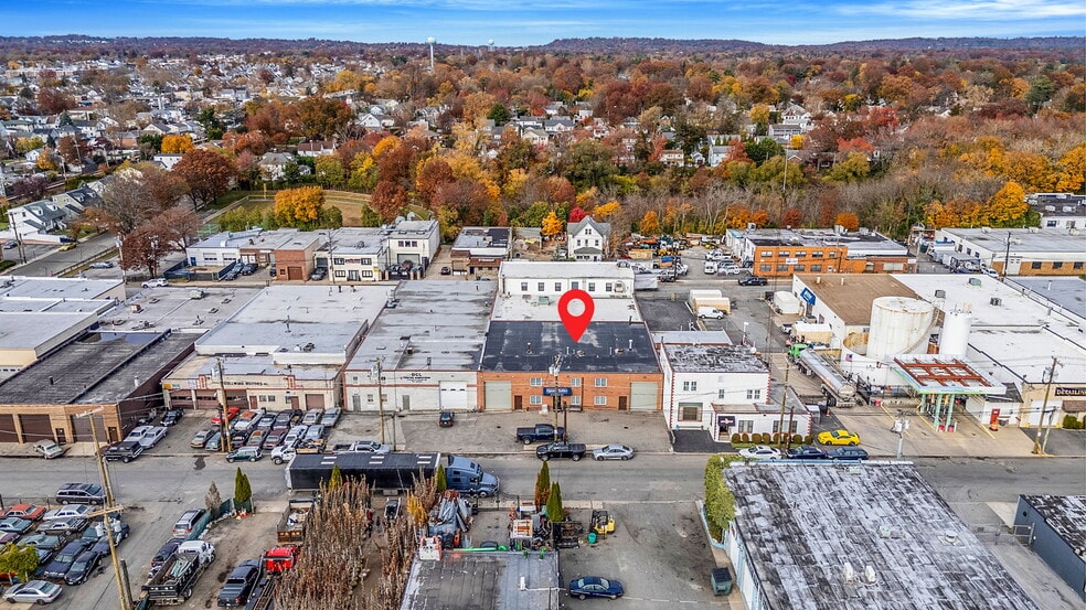 More Photos Of 88 Windsor Ave, Mineola Warehouse For Sale