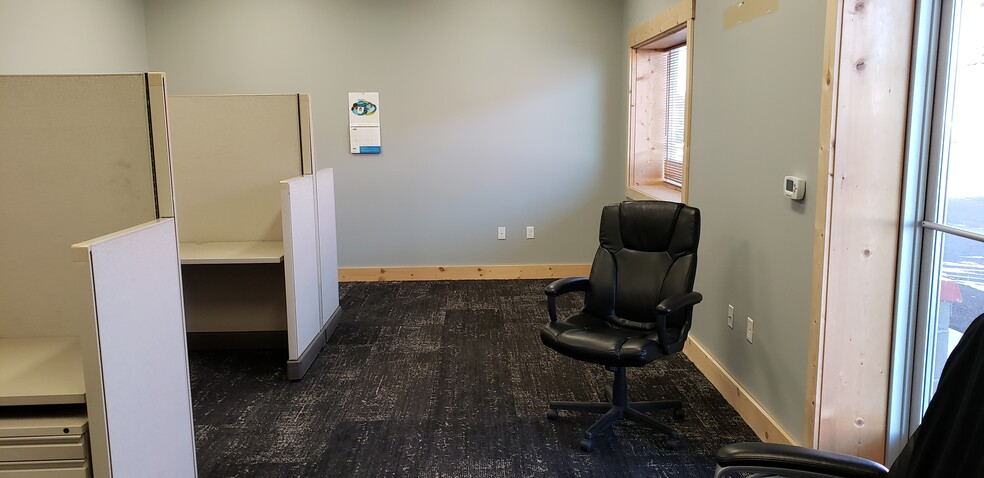 More Photos Of 4620 SW 23rd St, Redmond Warehouse For Lease