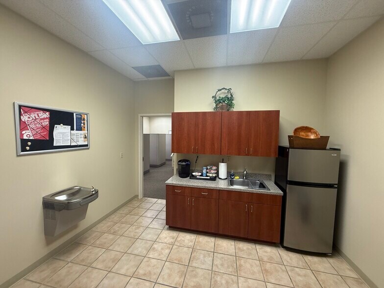 More Photos Of 8222 118th Ave, Largo Warehouse For Sale