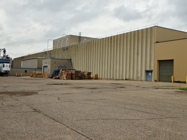 More Photos Of 4930 Hayes Ave, Plover Distribution For Lease