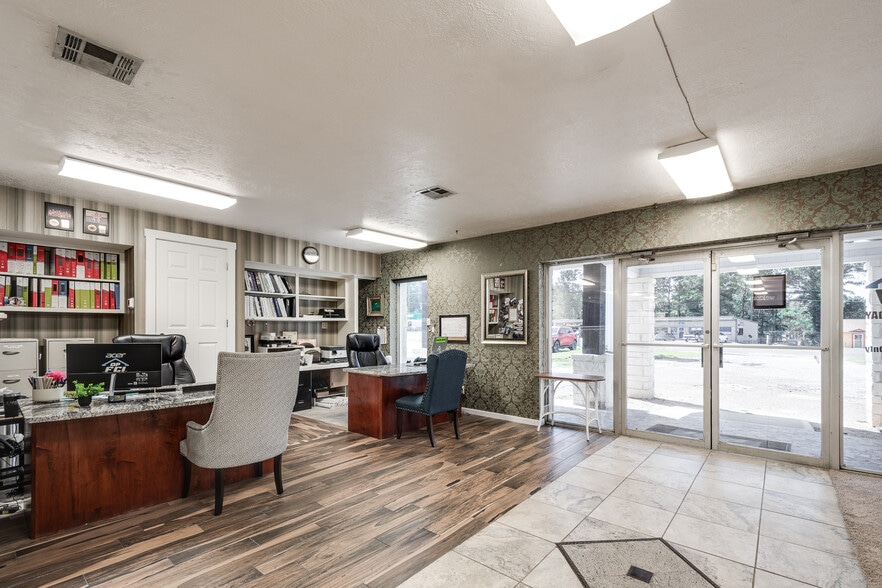 More Photos Of 14310 US-190, Onalaska General Retail For Sale