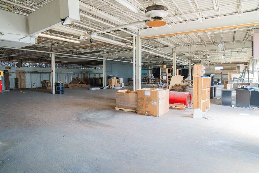 More Photos Of 521 S Market St, Galion Manufacturing For Sale