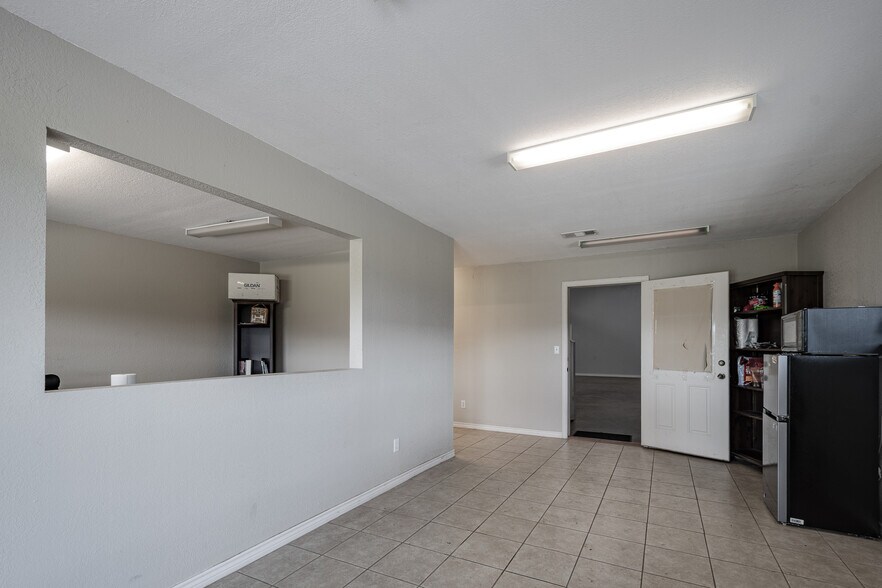 More Photos Of 12586 US-59, Splendora Warehouse For Sale