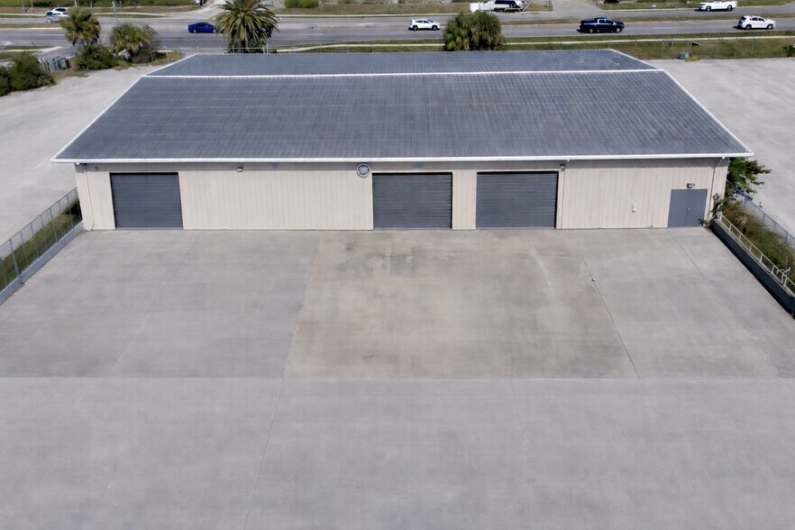 More Photos Of 1350 Starkey Rd, Largo Warehouse For Lease
