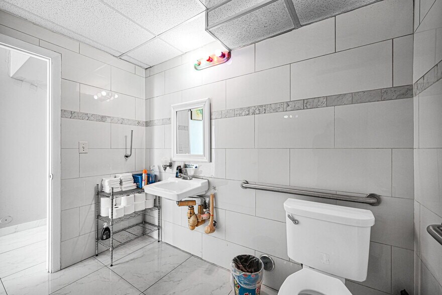 More Photos Of 2301 Wilton Dr, Wilton Manors Apartments For Sale