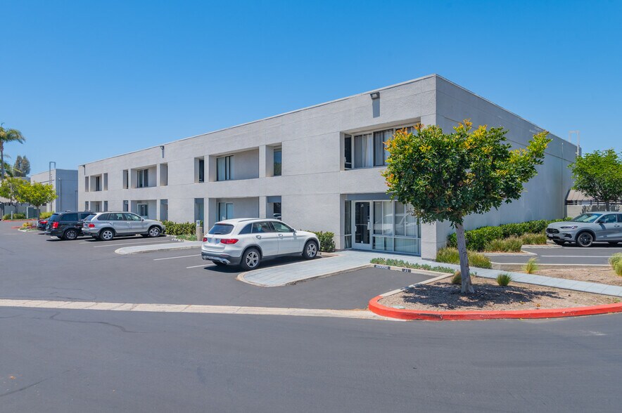 More Photos Of 711 W 17th St, Costa Mesa Light Manufacturing For Lease