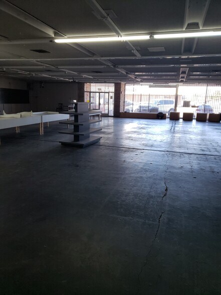 More Photos Of 1733-1737 E McDowell Rd, Phoenix General Retail For Lease