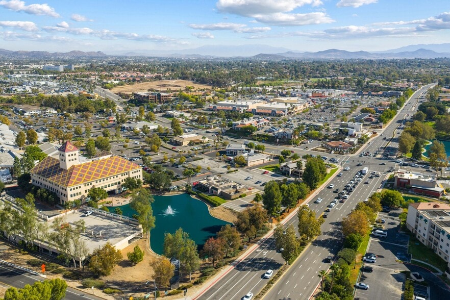 More Photos Of 27520 Ynez Rd, Temecula General Retail For Sale