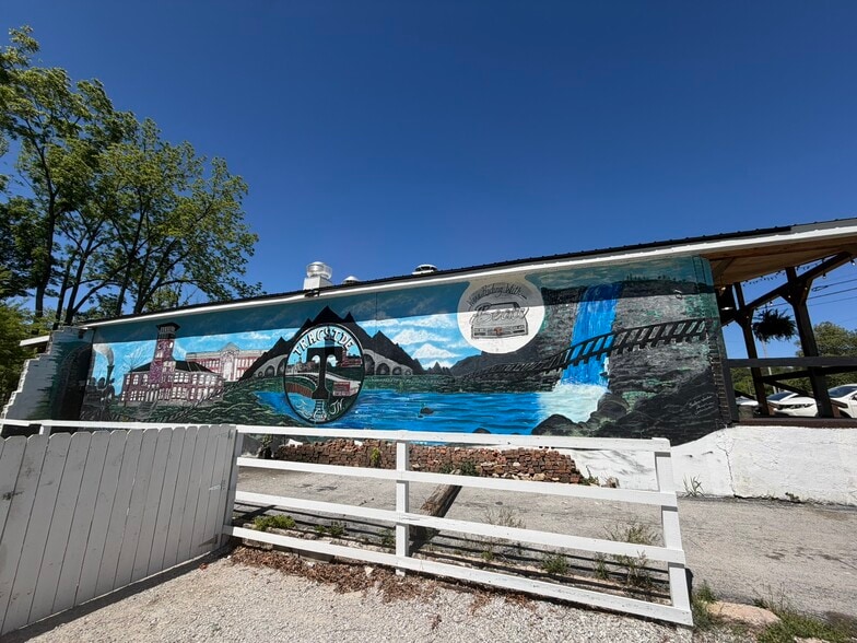 More Photos Of 327 Railroad Ave, Tracy City General Retail For Sale