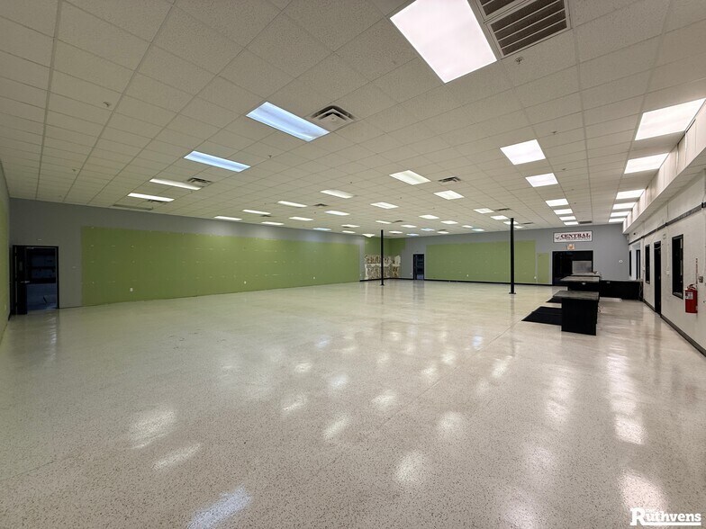 More Photos Of 3310 Reynolds Rd, Lakeland Warehouse For Lease