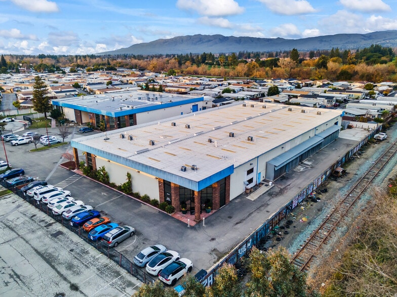 More Photos Of 894 Faulstich Ct, San Jose Warehouse For Sale