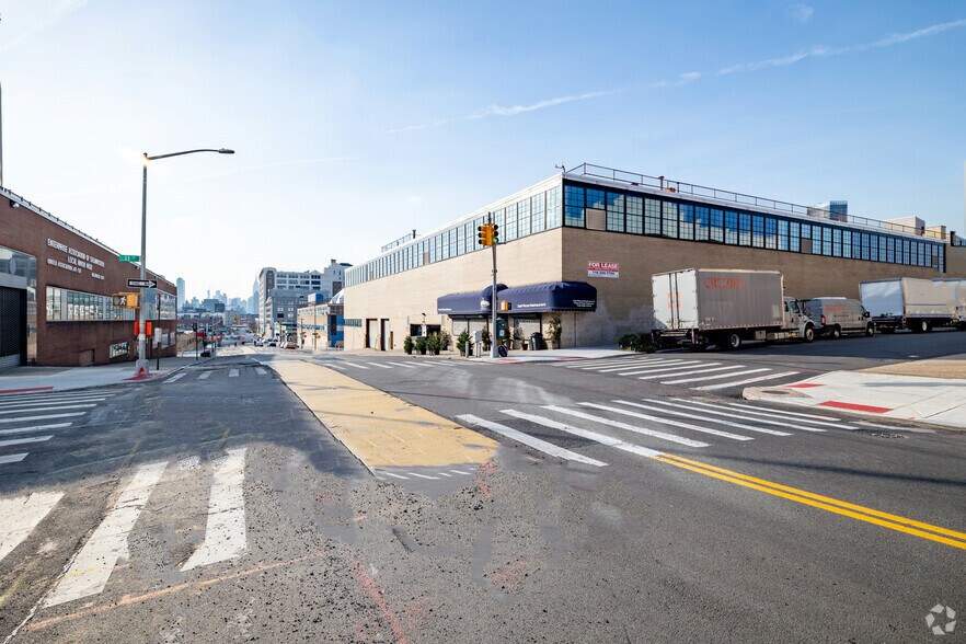 More Photos Of 4750 33rd St, Long Island City Warehouse For Lease