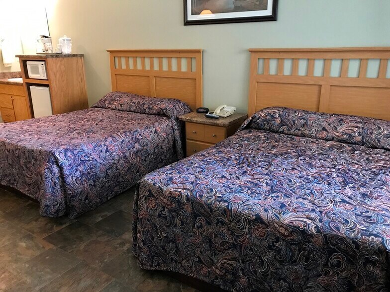 More Photos Of 998 Cedar Bluff Rd, Centre Hotel For Sale