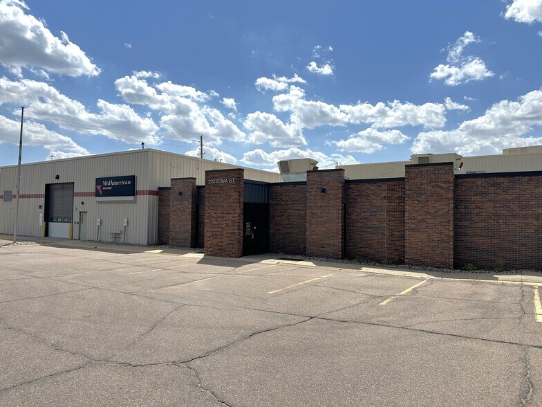 Primary Photo Of 223 Iowa St, Sioux City Warehouse For Sale