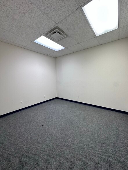 More Photos Of 4601 Hollow Tree Dr, Arlington Office For Lease